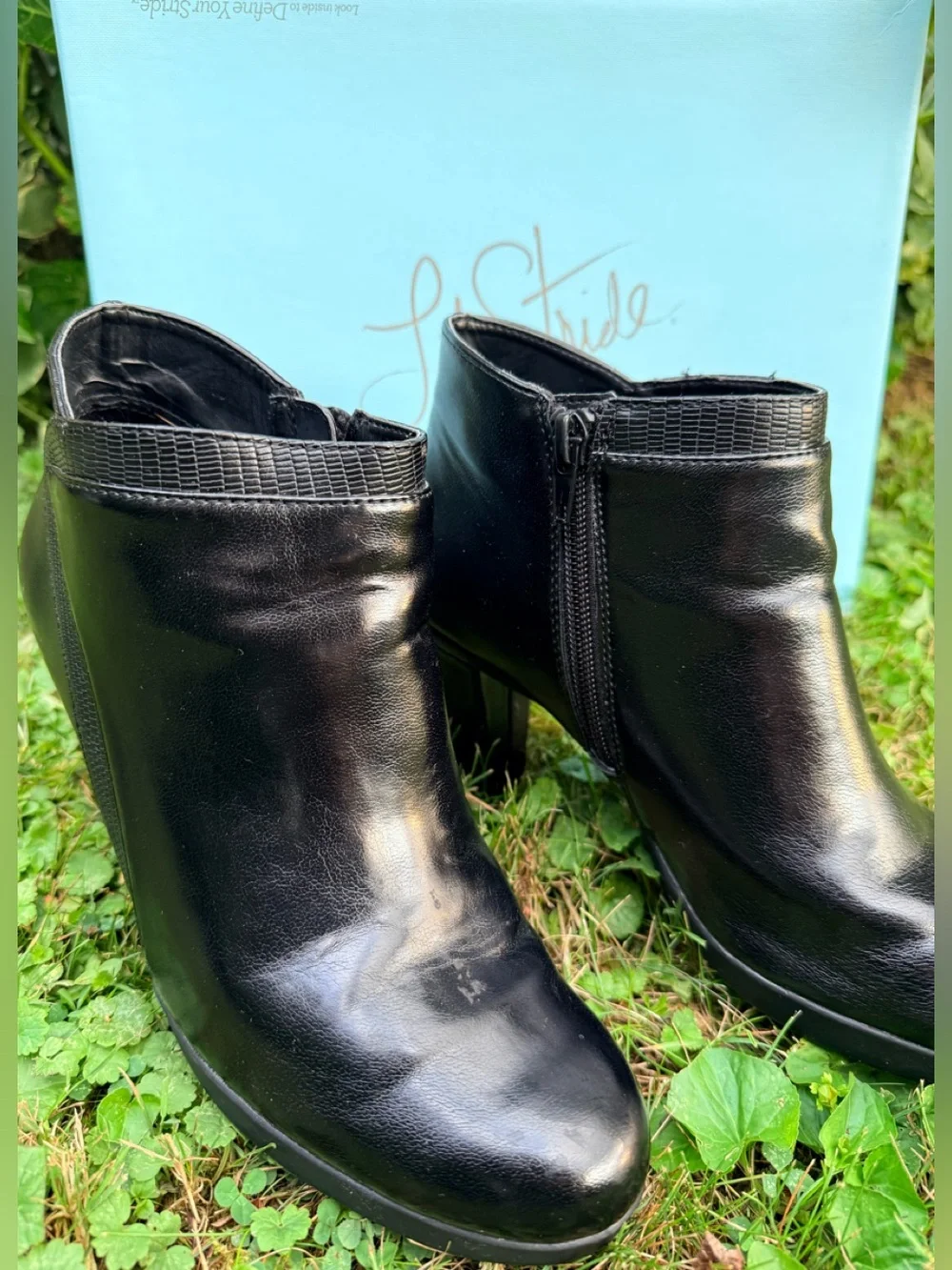 Life Stride Han, Black Tess Soft System Leather Ankle Bootie with Side Zip 7.5M